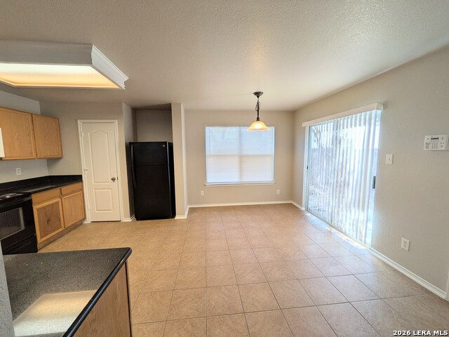 Image 20 of 39 For 4714 Roxio Dr