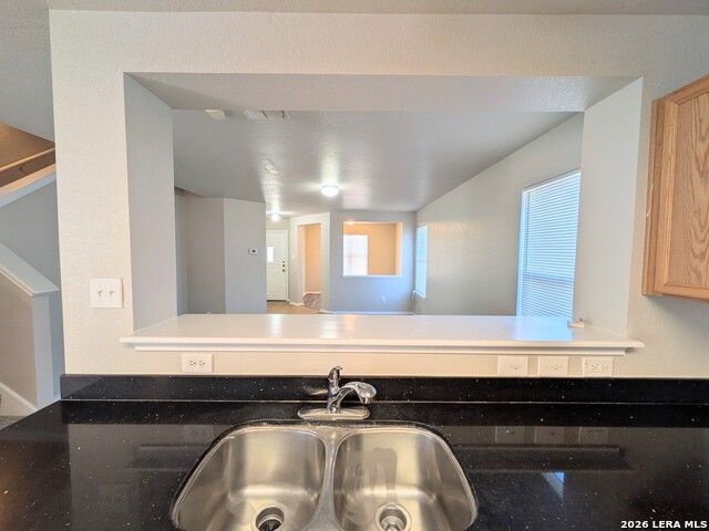 Image 23 of 39 For 4714 Roxio Dr