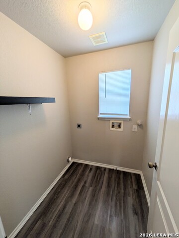 Image 27 of 39 For 4714 Roxio Dr