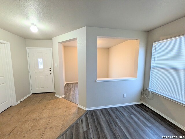 Image 3 of 39 For 4714 Roxio Dr