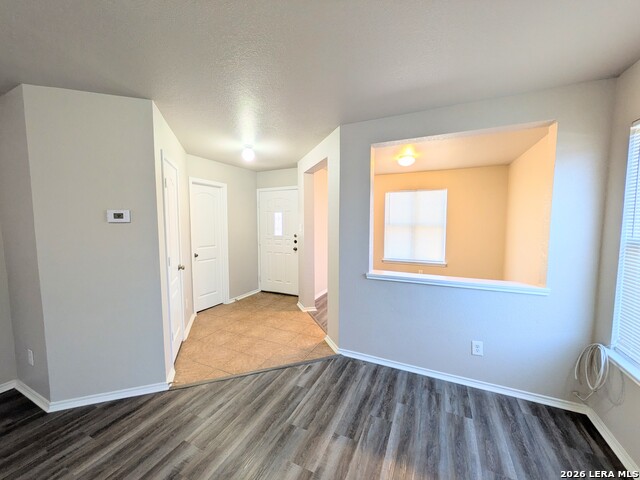 Image 4 of 39 For 4714 Roxio Dr