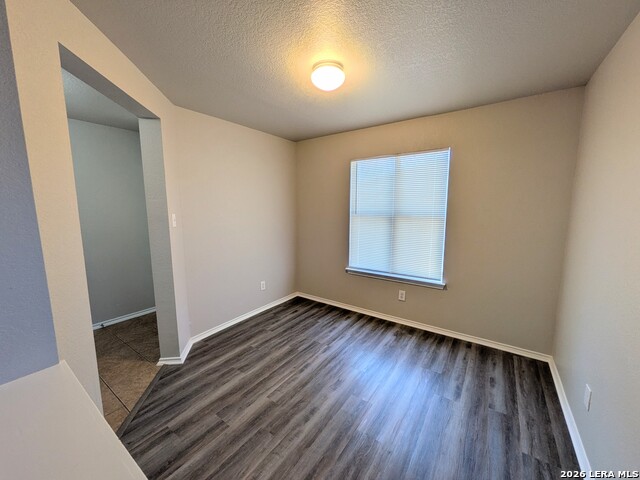 Image 5 of 39 For 4714 Roxio Dr