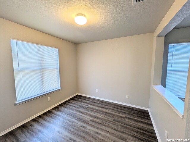 Image 6 of 39 For 4714 Roxio Dr