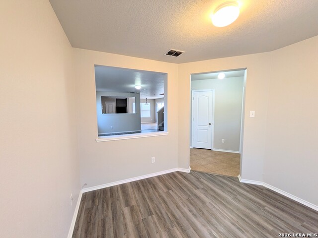 Image 7 of 39 For 4714 Roxio Dr