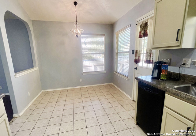 Image 4 of 12 For 10335 Tiger Hunt