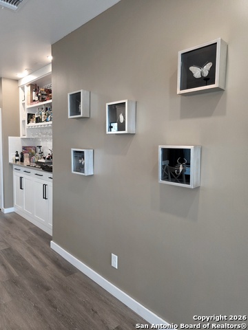 Image 10 of 28 For 511 Woodlawn Avenue E