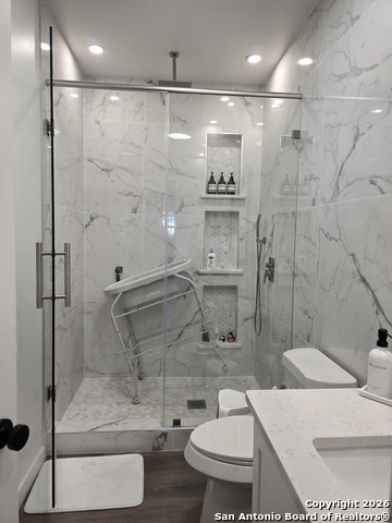 Image 12 of 28 For 511 Woodlawn Avenue E