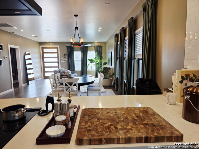 Image 19 of 28 For 511 Woodlawn Avenue E