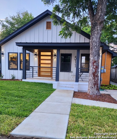 Image 2 of 28 For 511 Woodlawn Avenue E