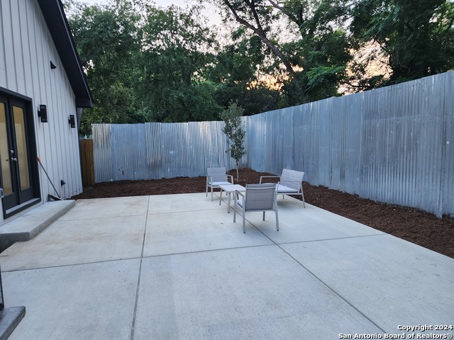 Image 27 of 28 For 511 Woodlawn Avenue E