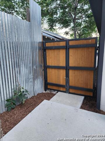 Image 28 of 28 For 511 Woodlawn Avenue E