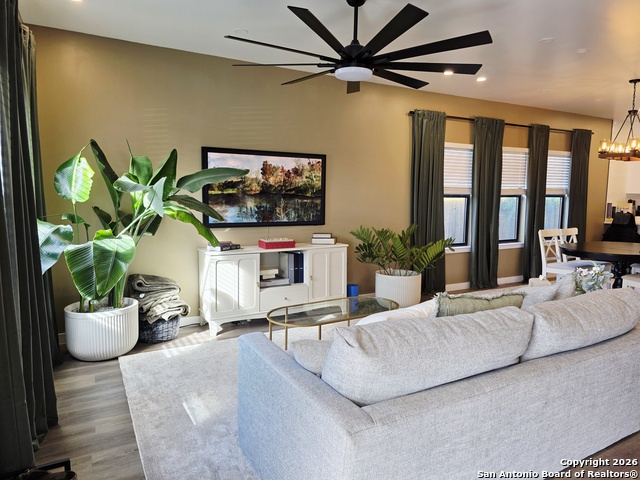 Image 4 of 28 For 511 Woodlawn Avenue E