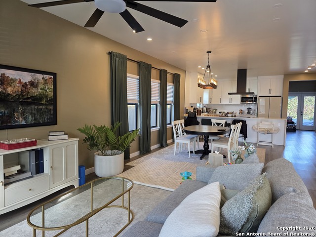 Image 6 of 28 For 511 Woodlawn Avenue E