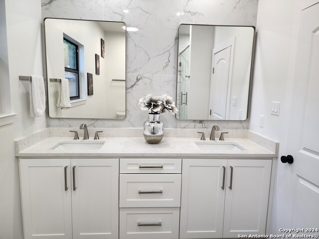 Image 9 of 28 For 511 Woodlawn Avenue E