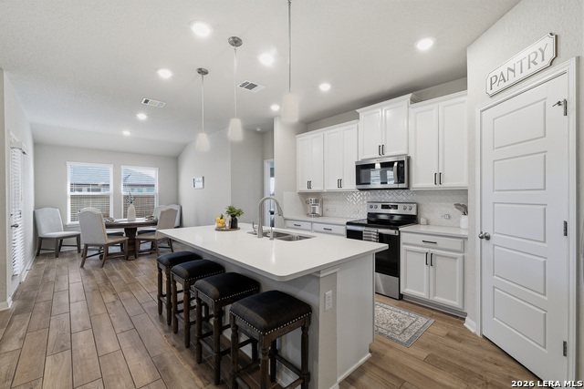 Listing photo id 2 for 3016 Toscana