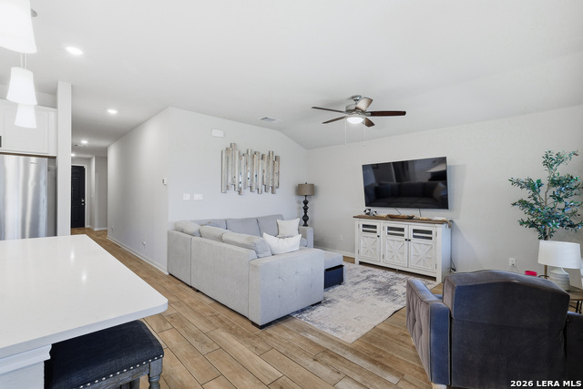 Listing photo id 3 for 3016 Toscana