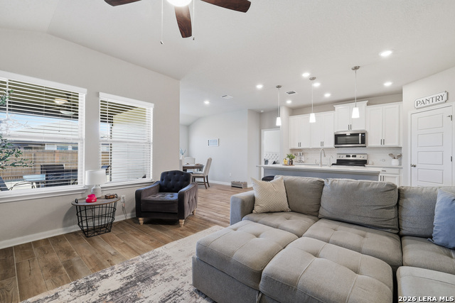 Listing photo id 5 for 3016 Toscana