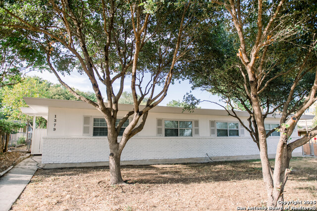 Image 2 of 29 For 1379 Oblate Dr