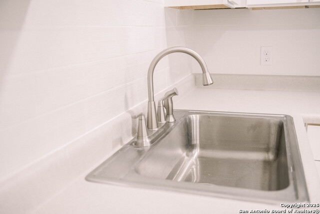 Image 24 of 29 For 1379 Oblate Dr