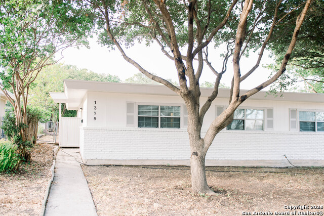 Image 3 of 29 For 1379 Oblate Dr