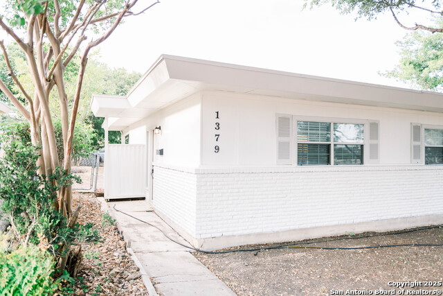 Image 5 of 29 For 1379 Oblate Dr