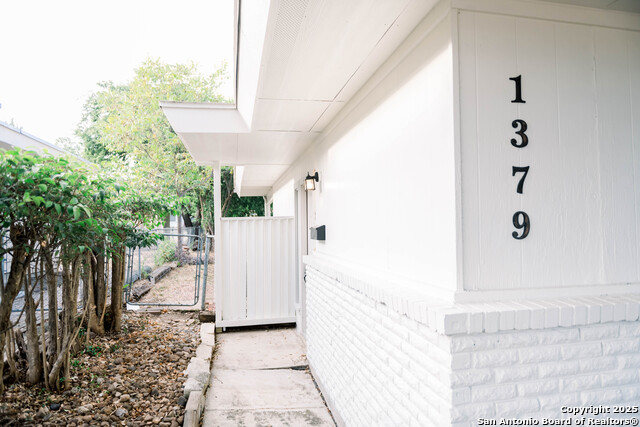 Image 6 of 29 For 1379 Oblate Dr