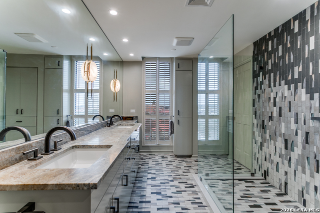 Image 11 of 14 For 200 Patterson  Apt 700a