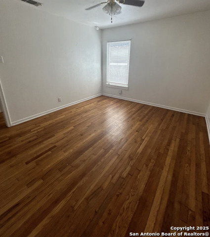 Listing photo id 10 for 355 Cresham  