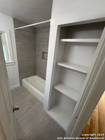 Listing photo id 12 for 355 Cresham  