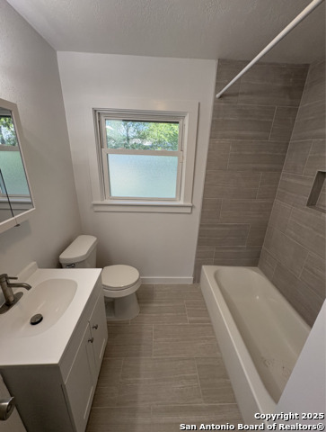 Listing photo id 13 for 355 Cresham  