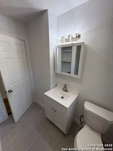 Listing photo id 15 for 355 Cresham  