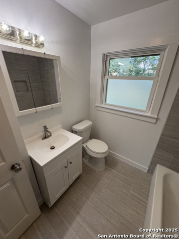 Listing photo id 16 for 355 Cresham  