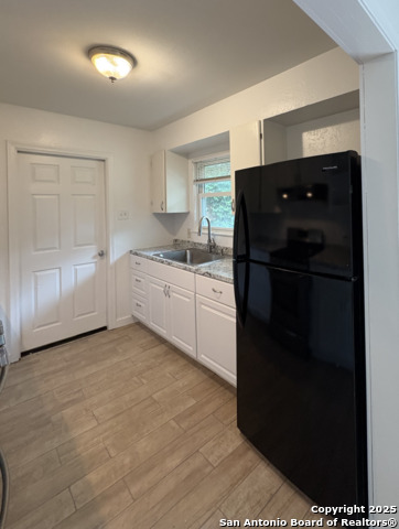 Listing photo id 1 for 355 Cresham  