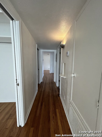 Listing photo id 5 for 355 Cresham  