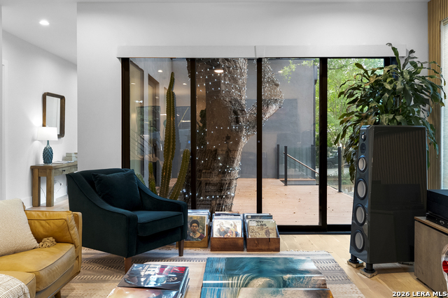 Image 10 of 39 For 119 Grant Ave