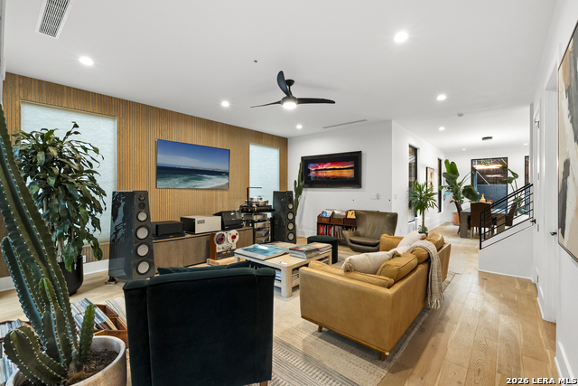 Image 11 of 39 For 119 Grant Ave