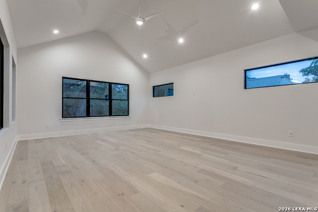 Image 33 of 39 For 119 Grant Ave