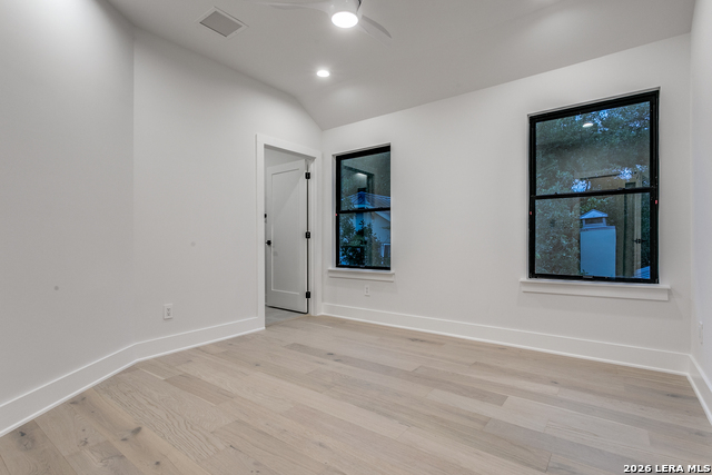 Image 35 of 39 For 119 Grant Ave