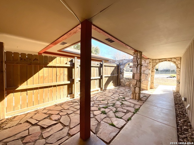 Listing photo id 3 for 6905 Forest Meadow Street