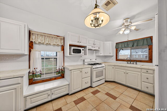 Image 11 of 39 For 421 Coughran