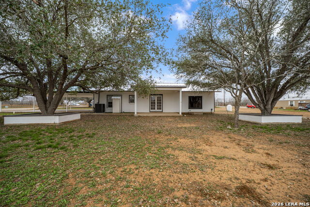 Image 30 of 39 For 421 Coughran