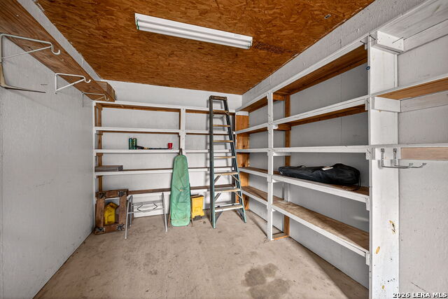 Image 34 of 39 For 421 Coughran