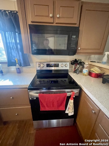 Listing photo id 9 for 1635 Terrell