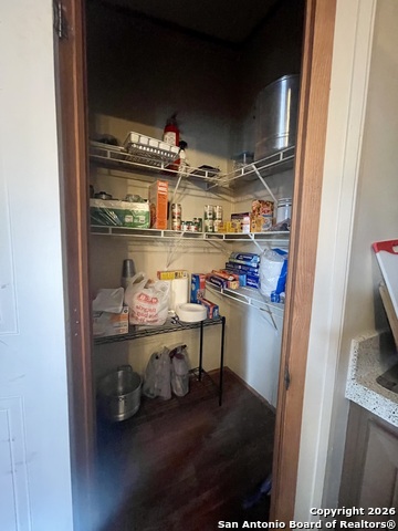 Listing photo id 11 for 1635 Terrell