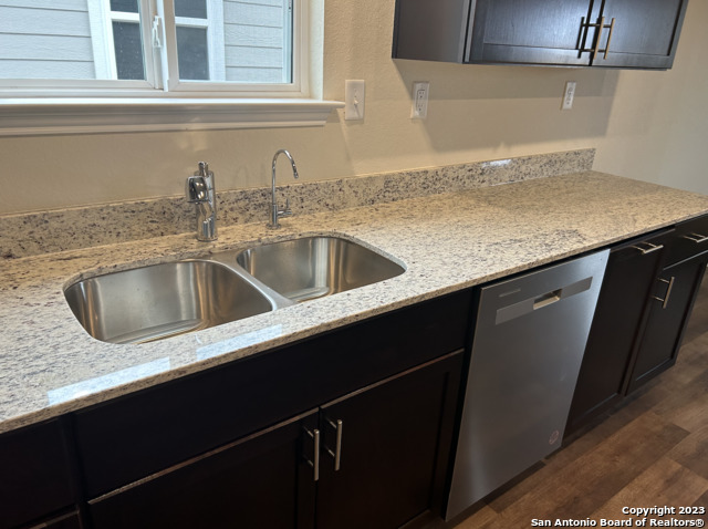 Image 7 of 37 For 13723 Redtail Landing