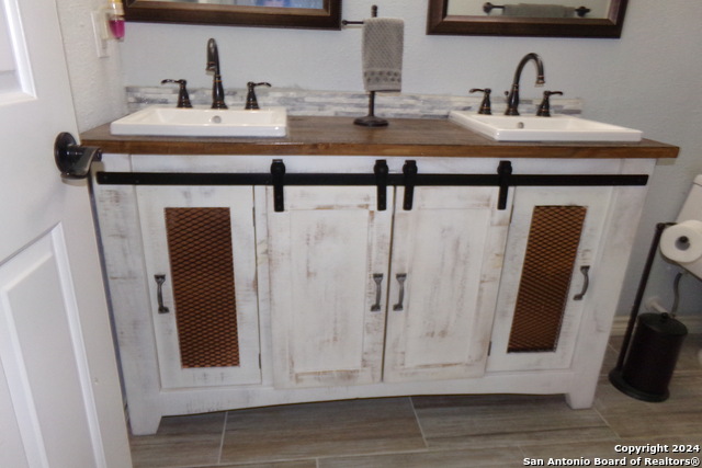 Image 19 of 30 For 4212 Medical  208