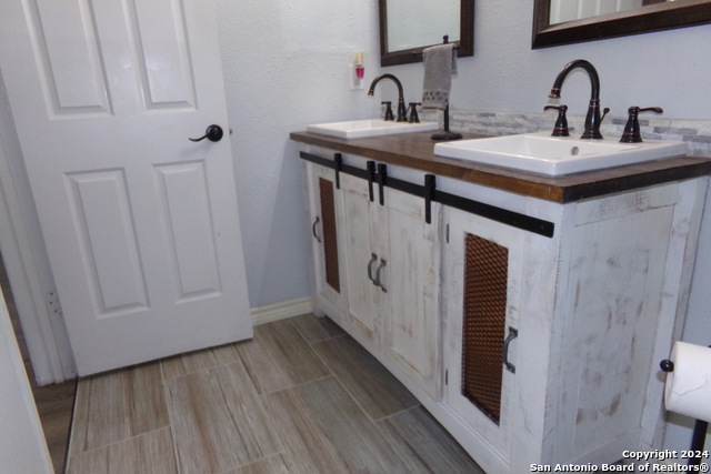 Image 22 of 30 For 4212 Medical  208