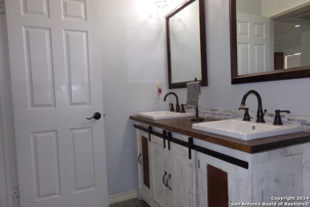 Image 23 of 30 For 4212 Medical  208