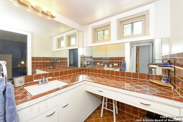 Image 20 of 52 For 222 Highview