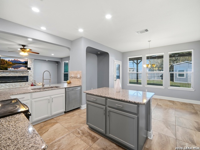 Image 12 of 39 For 4431 Oak Roset